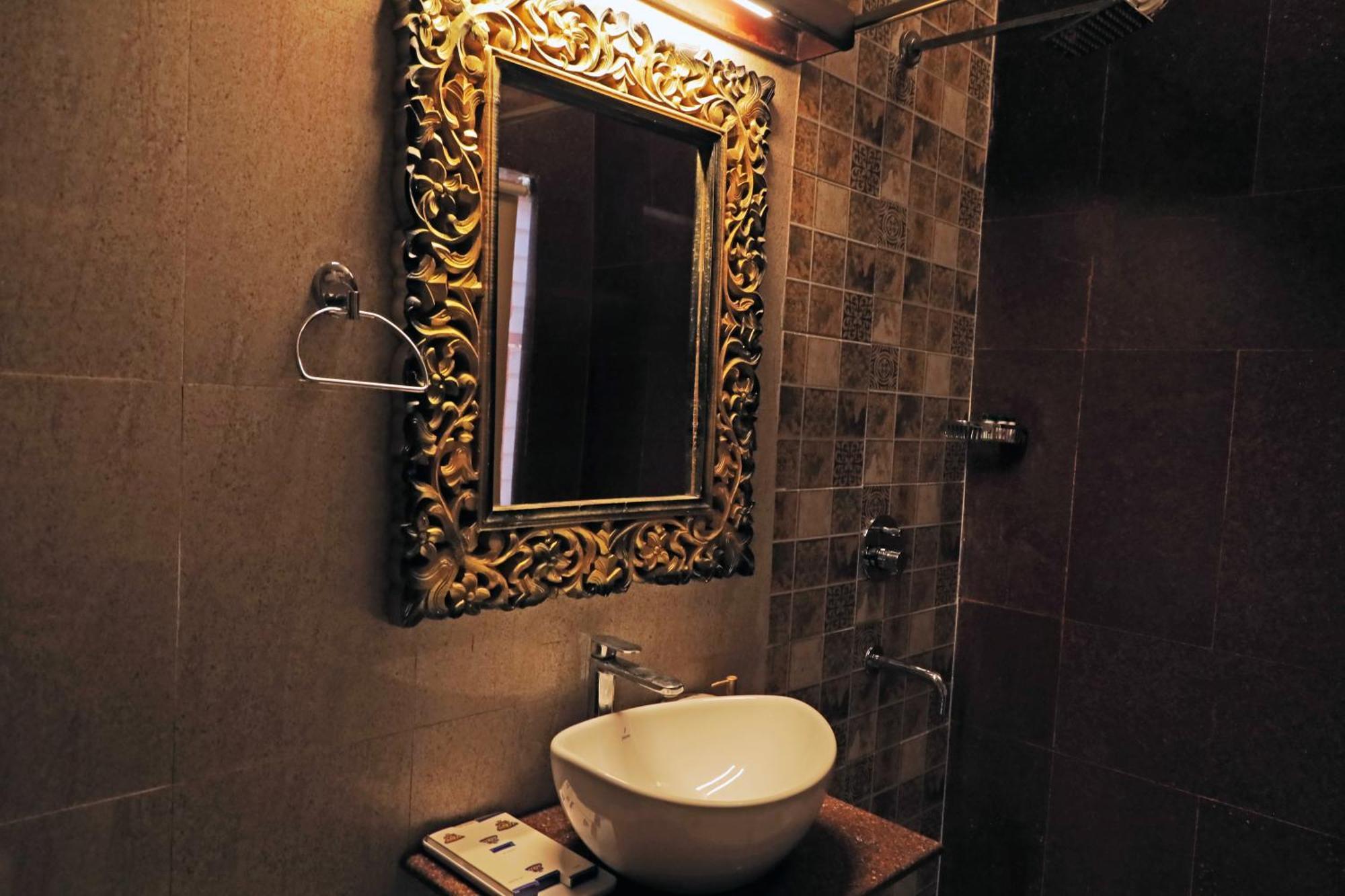 The Neeraj Ganga Heritage Palace Rishīkesh Buitenkant foto